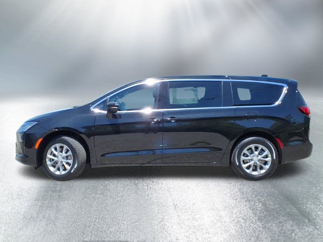 New 2027 Chrysler Pacifica Select AWD/4WD image 3