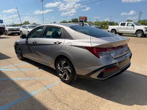Used 2025 Hyundai Elantra SEL FWD image 3