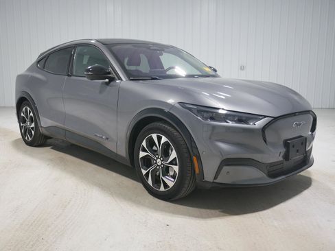 Used 2021 Ford Mustang Mach-E Premium image 3