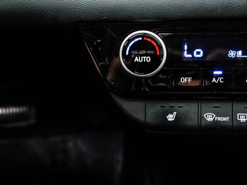 Used 2023 Hyundai Elantra Limited FWD image 28