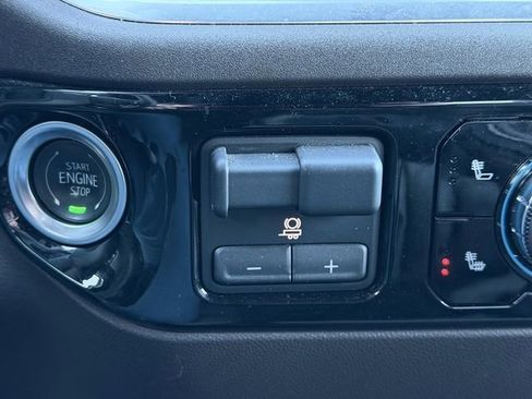 Used 2025 GMC Sierra 1500 SLT image 18