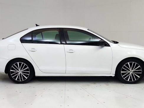 Used 2016 Volkswagen Jetta Sport FWD image 8