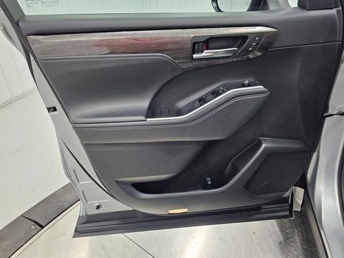 Used 2021 Toyota Highlander Limited image 34