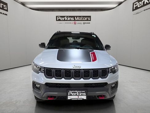 Certified 2025 Jeep Compass Trailhawk AWD/4WD image 9