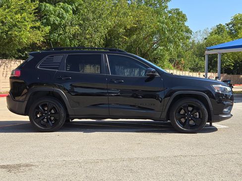 Used 2020 Jeep Cherokee Latitude Plus FWD image 2