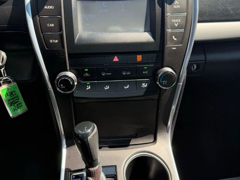 Used 2016 Toyota Camry SE image 12