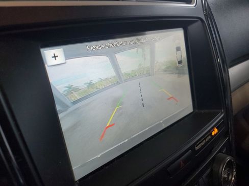 Used 2018 Ford Explorer XLT w/ Equipment Group 202A FWD image 27