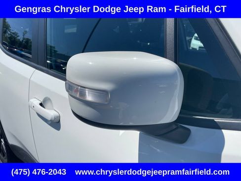 Used 2017 Jeep Renegade Altitude AWD/4WD image 10