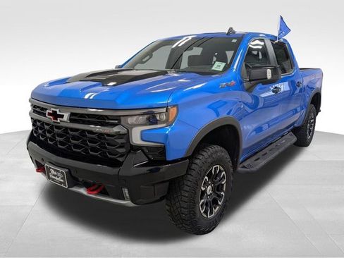 Used 2025 Chevrolet Silverado 1500 ZR2 w/ Technology Package image 5