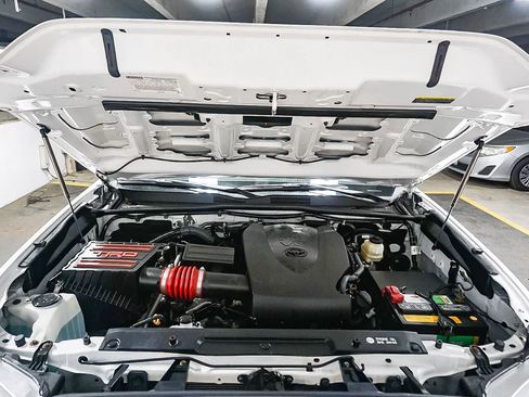 Used 2017 Toyota Tacoma TRD Sport AWD/4WD image 28