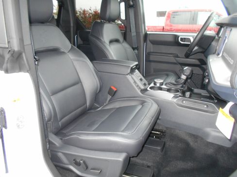 New 2025 Ford Bronco Outer Banks image 34