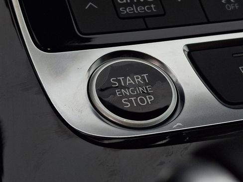 Used 2025 Audi Q7 3.0T Premium w/ Convenience Package image 24