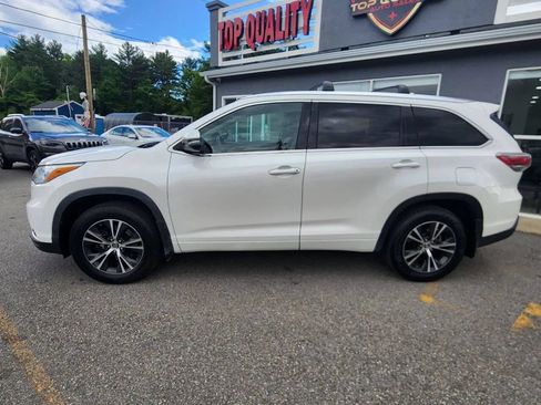 Used 2016 Toyota Highlander XLE AWD/4WD image 8