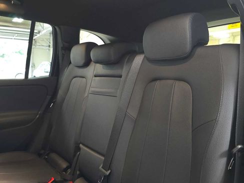 Used 2025 Mercedes-Benz GLB 250 4MATIC image 17