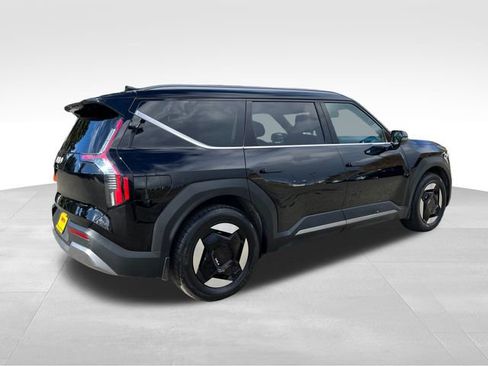 Used 2024 Kia EV9 Wind image 8
