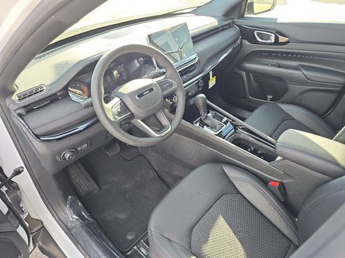 New 2026 Jeep Compass Latitude image 9