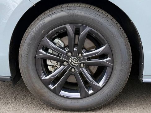 Used 2025 Toyota Sienna XSE AWD/4WD image 9