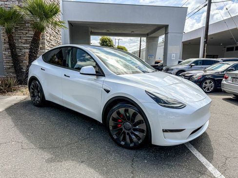 Used 2022 Tesla Model Y Performance AWD/4WD image 1