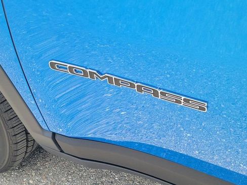 Used 2019 Jeep Compass Latitude w/ Popular Equipment Group FWD image 10