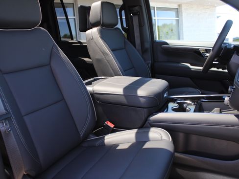 New 2026 Chevrolet Suburban Premier AWD/4WD image 16
