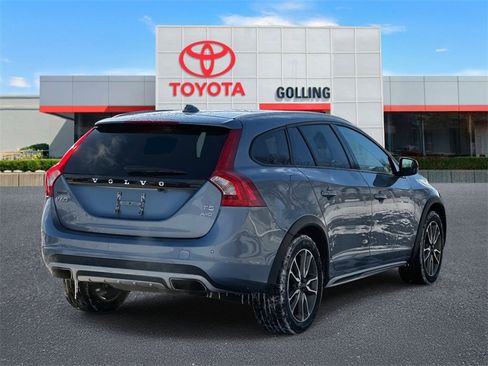 Used 2017 Volvo V60 T5 Cross Country w/ Convenience Package image 5