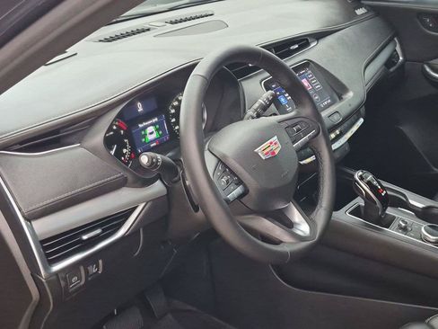 Used 2020 Cadillac XT4 Premium Luxury w/ Cold Weather Package FWD image 10