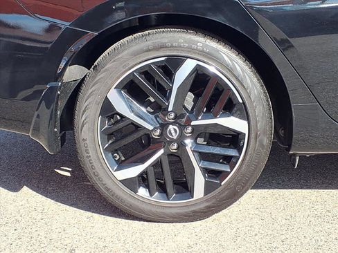 Used 2025 Nissan Versa SR w/ Trunk Package image 7