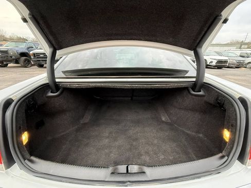 Used 2017 Chrysler 300 Limited image 11