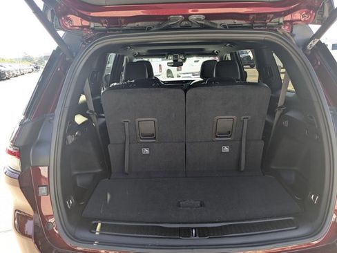 Used 2023 Jeep Grand Cherokee L Laredo RWD image 7