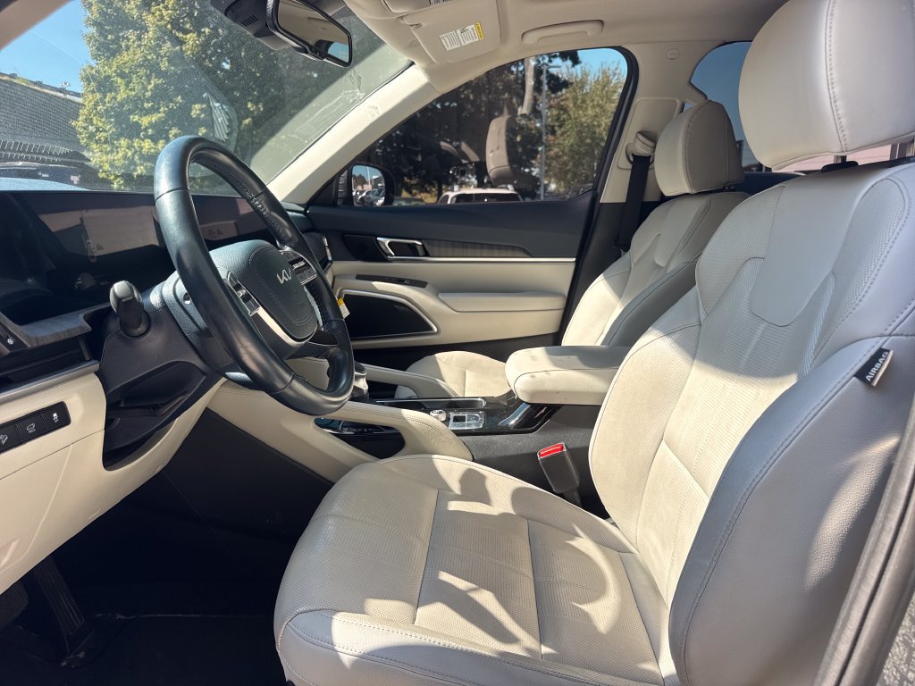 Used 2023 Kia Telluride EX w/ EX Captain's Chair Package FWD image 14