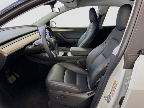 Used 2023 Tesla Model Y Long Range image 13