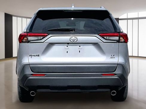 Used 2023 Toyota RAV4 LE AWD/4WD image 5