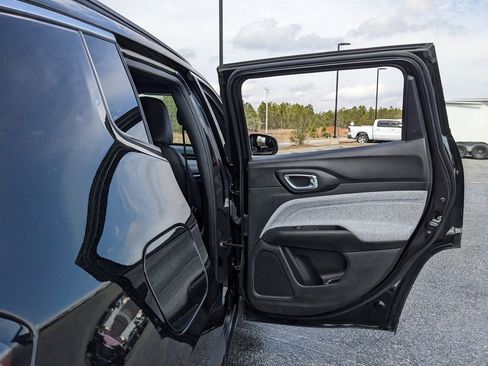 Certified 2025 Jeep Compass Latitude image 57