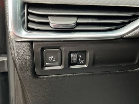 Used 2020 Cadillac XT4 Premium Luxury w/ Cold Weather Package AWD/4WD image 10