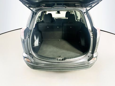 Used 2018 Toyota RAV4 LE w/ Carpet Mat Package FWD image 28
