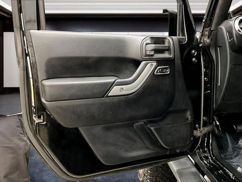 Used 2012 Jeep Wrangler Sahara w/ Connectivity Group image 18