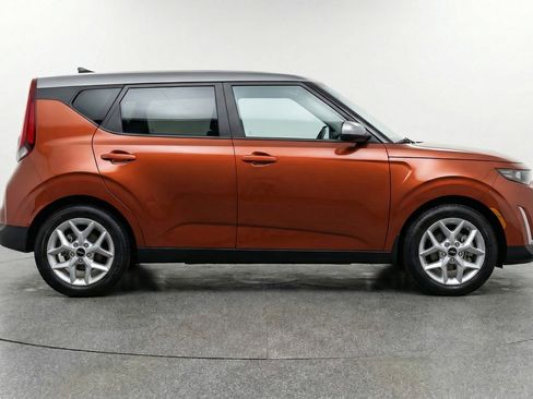 Used 2025 Kia Soul LX w/ LX Technology Package image 11