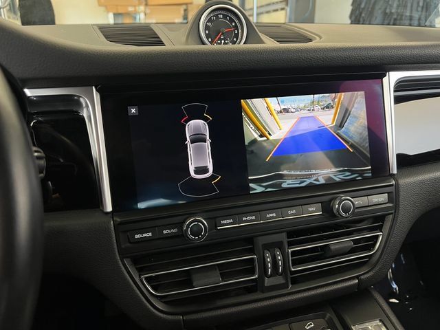 Used 2021 Porsche Macan AWD/4WD image 24