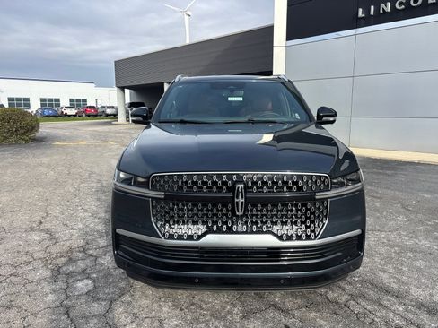 New 2026 Lincoln Navigator Reserve AWD/4WD image 2
