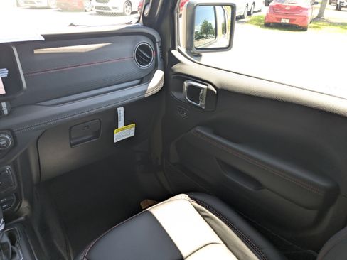 New 2026 Jeep Wrangler Unlimited Rubicon image 15