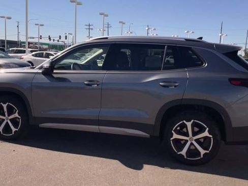 Used 2026 Volkswagen Tiguan SE AWD/4WD image 7