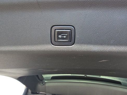 Used 2022 Chevrolet Tahoe Z71 w/ Luxury Package image 12