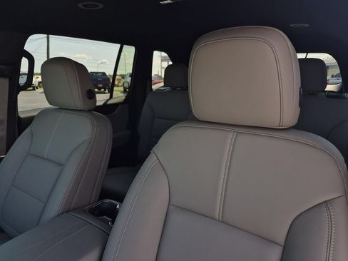 Used 2026 GMC Acadia Elevation w/ Elevation Premium Package FWD image 36