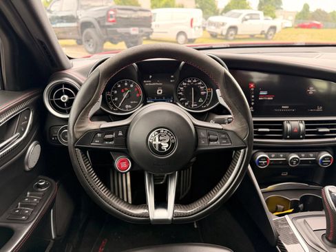 Used 2017 Alfa Romeo Giulia Quadrifoglio RWD image 48