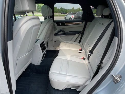 Used 2020 Porsche Cayenne AWD/4WD image 34