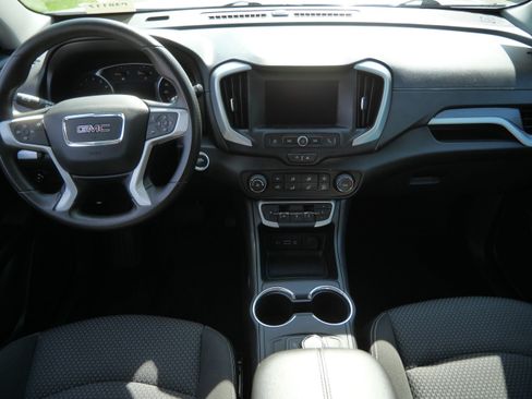 Used 2024 GMC Terrain SLE AWD/4WD image 10