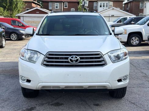 Used 2010 Toyota Highlander SE FWD image 2