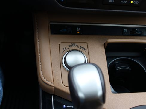 Used 2016 Lexus ES 350 w/ Premium Package w/Wood Trim image 22