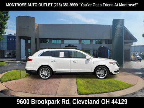 Used 2019 Lincoln MKT AWD image 3