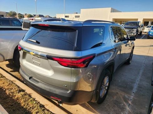 Used 2023 Chevrolet Traverse LT image 6
